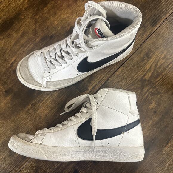 Nike Blazer Mid 77 White Black. Kids Size 6Y - Picture 1 of 8